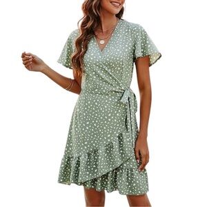 Amazon women’s size small wrapped dress Green Floral Wrap Dress NWOT